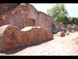 01005 ostia - regio ii - insula iv - terme di nettuno (ii,iv,2) - rueckseite - nordseite - via della palestra - 06-2022.jpg